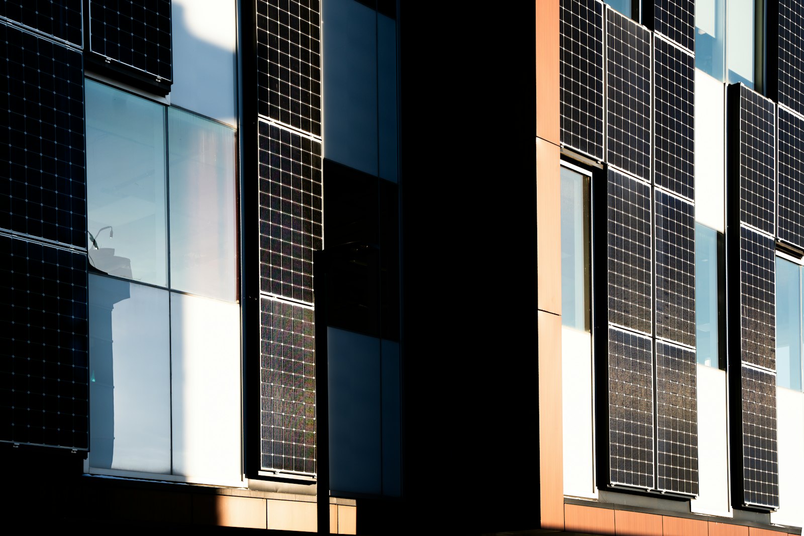 Fachada de prédio com placas solares